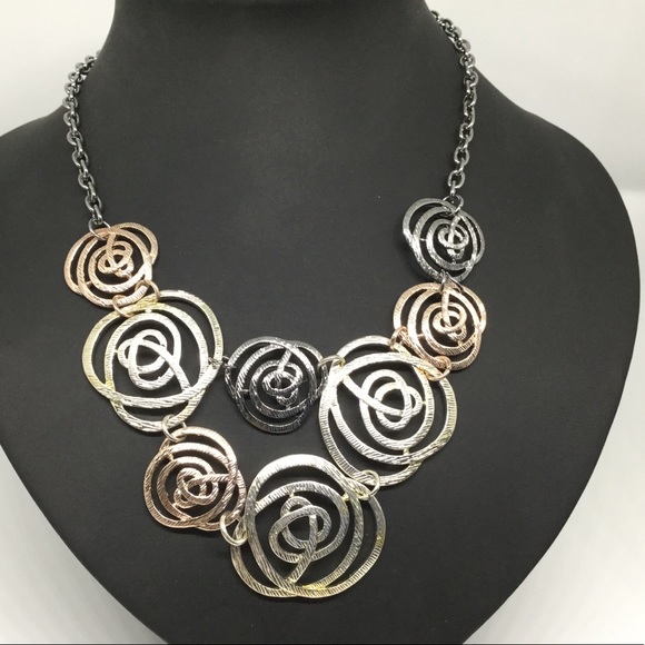 NWT Mixed metal rose necklace - Picture 2 of 6